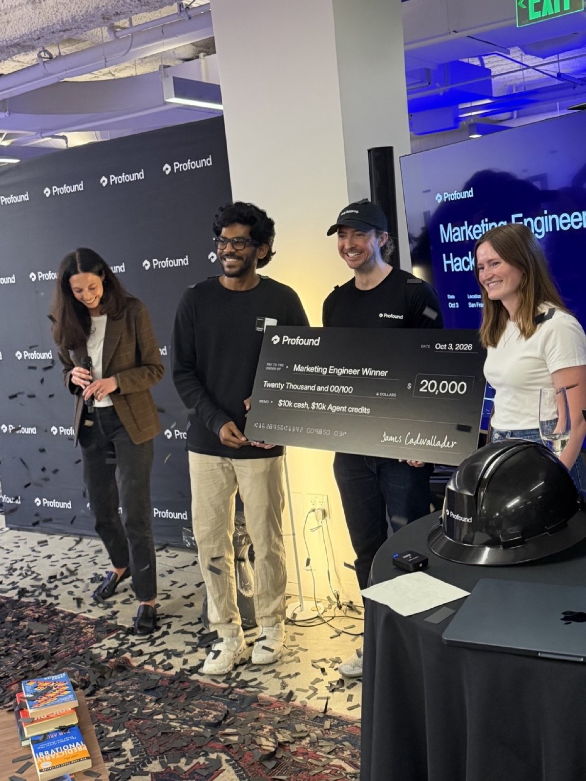 Award ceremony: Céline Günther and Abhi Jothilingam holding the winners check, Profound event